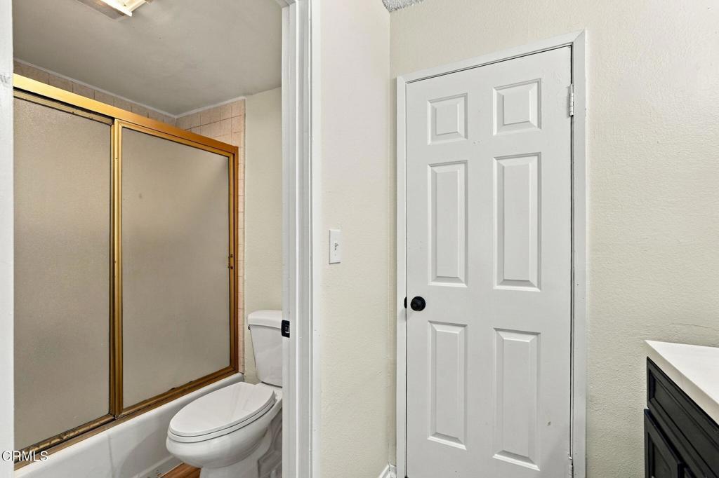 2718 Vanderbilt Lane B Property Photo 25