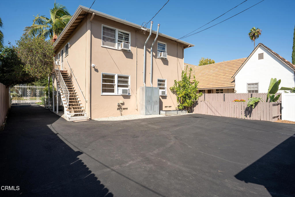 1946 E Villa Street Property Photo 20