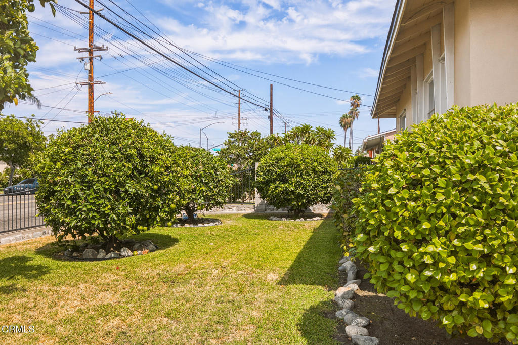 13936 Los Angeles Street Property Photo 2