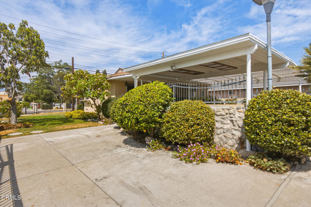 13936 Los Angeles Street Property Photo 3