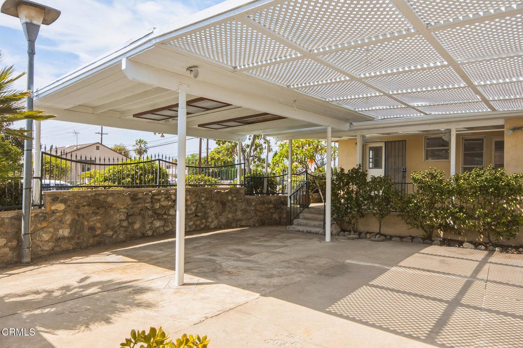 13936 Los Angeles Street Property Photo 15