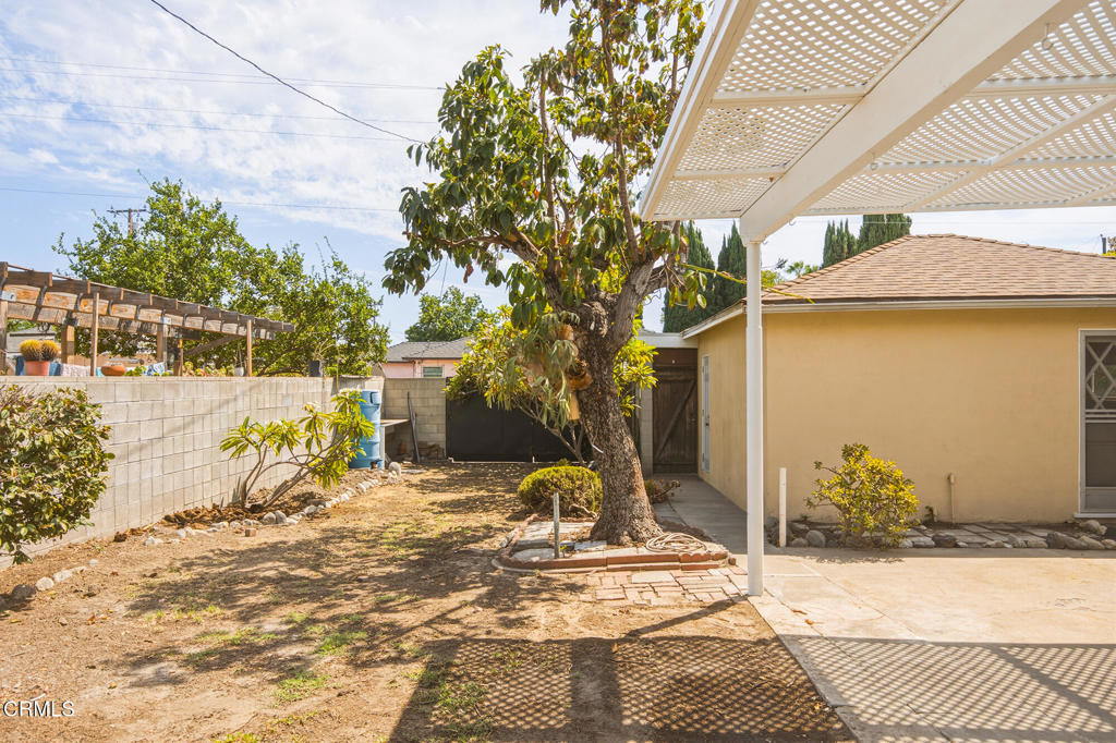 13936 Los Angeles Street Property Photo 16