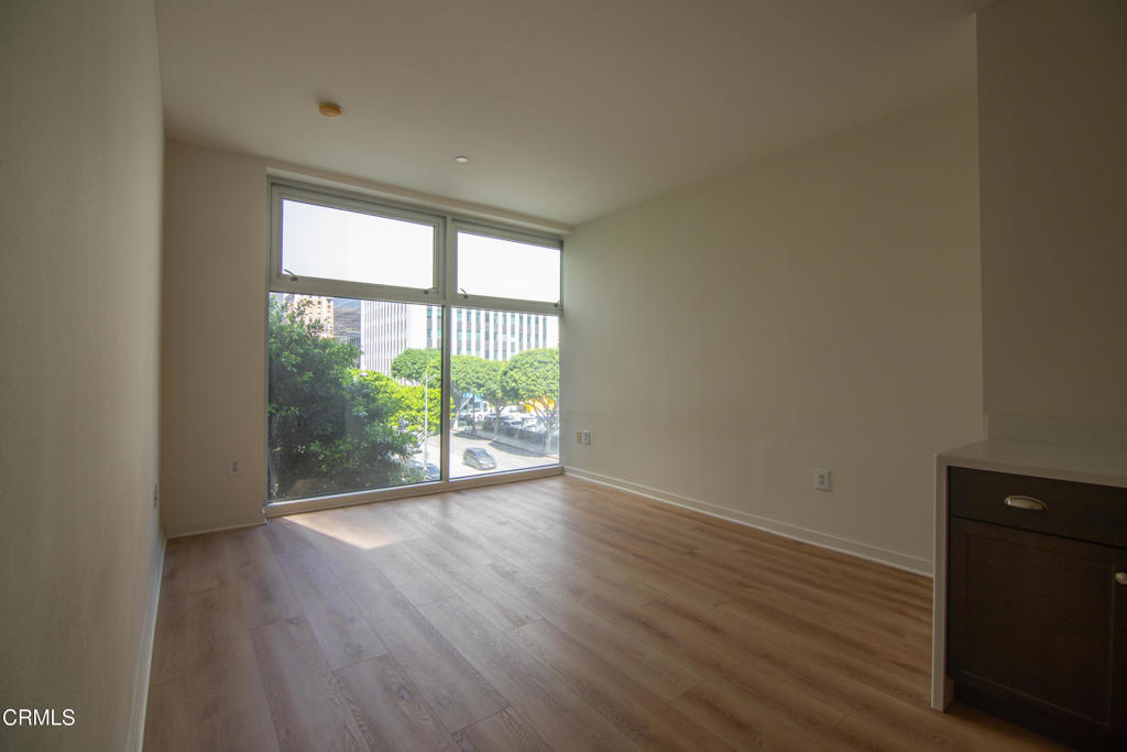 630 W 6th Street 316 Property Photo 2