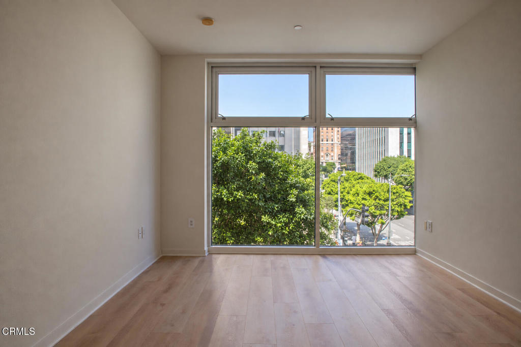 630 W 6th Street 316 Property Photo 3