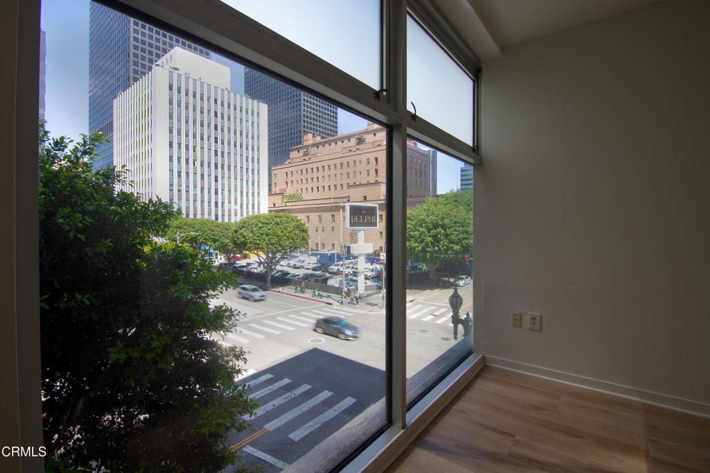630 W 6th Street 316 Property Photo 4