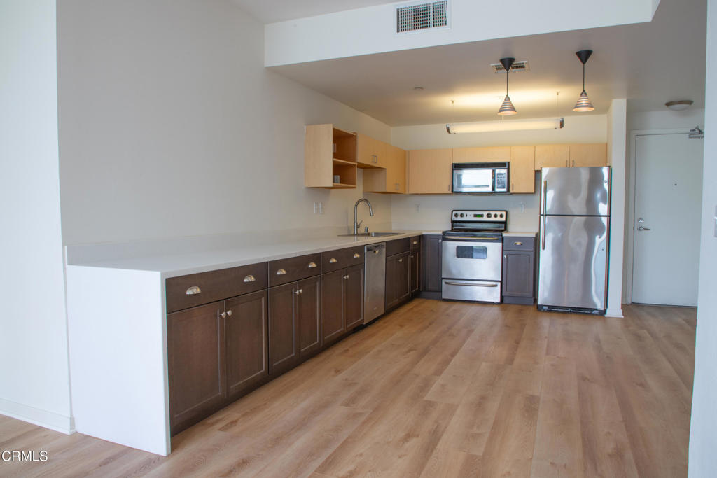 630 W 6th Street 316 Property Photo 6