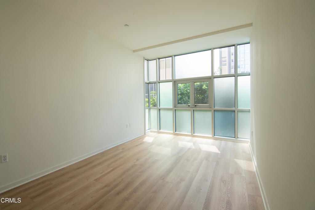 630 W 6th Street 316 Property Photo 11