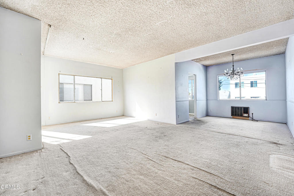 1749 N Edgemont Street Property Photo 7