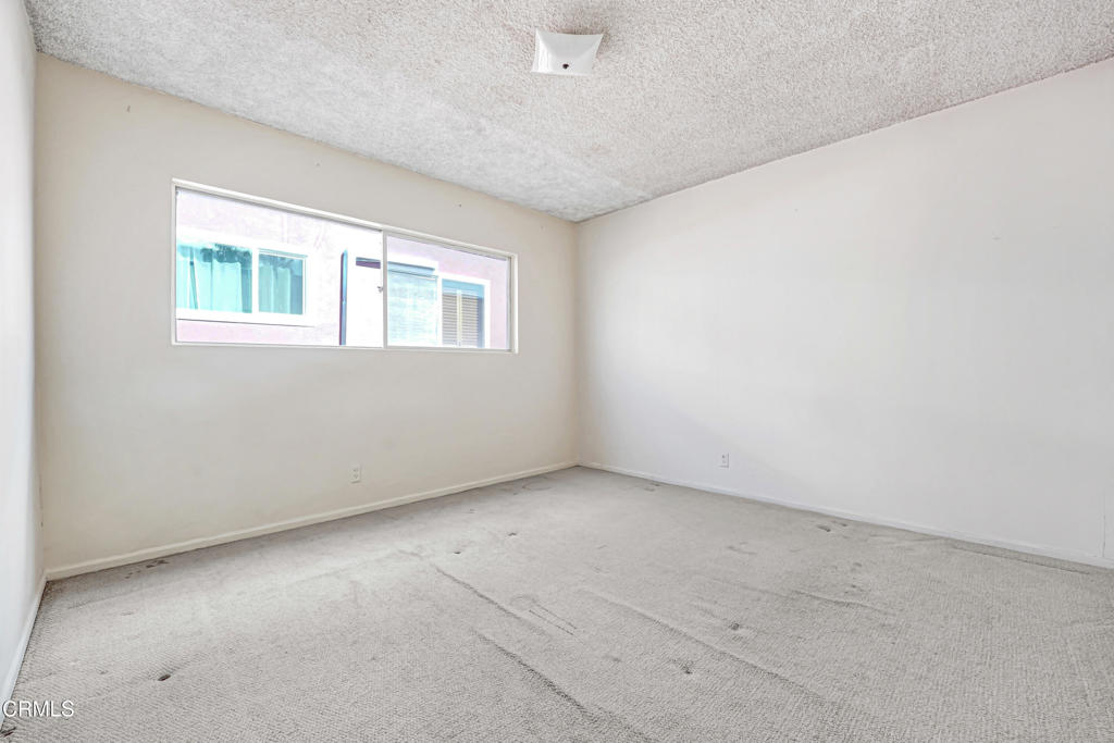 1749 N Edgemont Street Property Photo 10