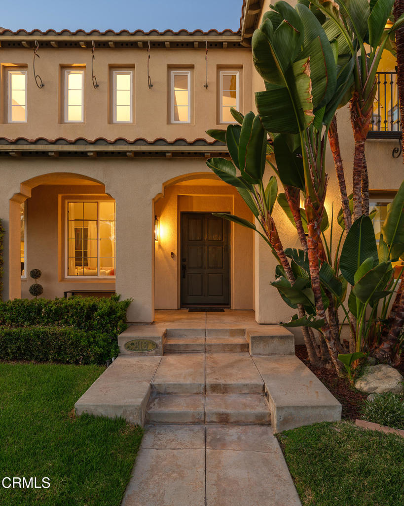 813 W Gabrielino Court Property Photo 2
