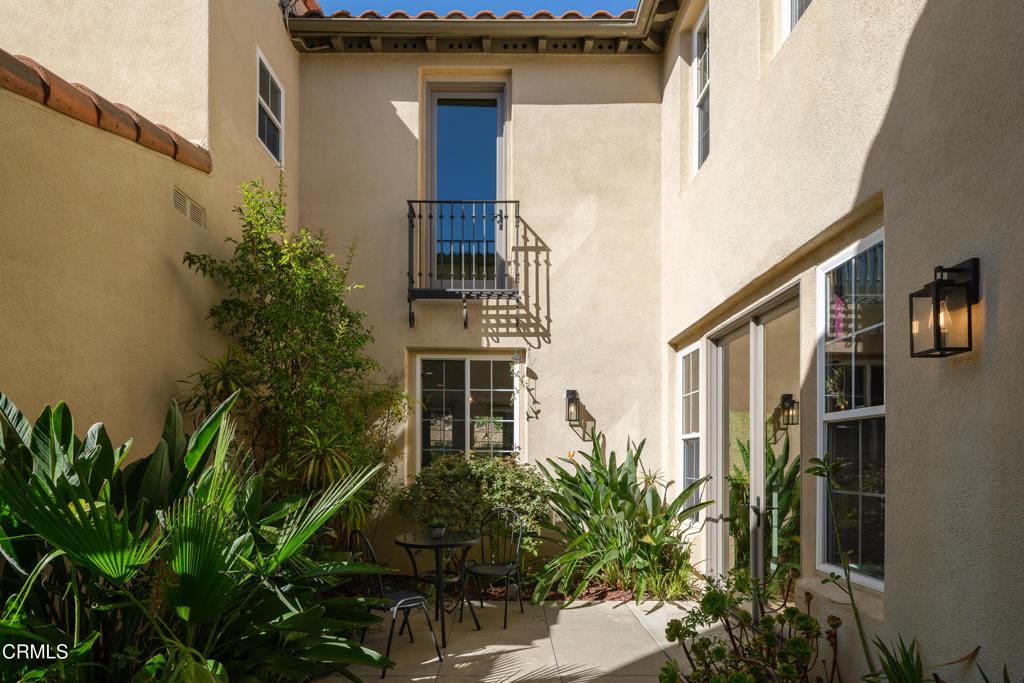 813 W Gabrielino Court Property Photo 12