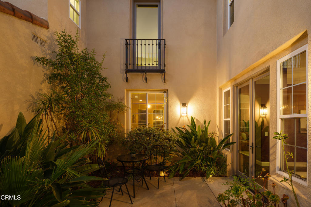 813 W Gabrielino Court Property Photo 14