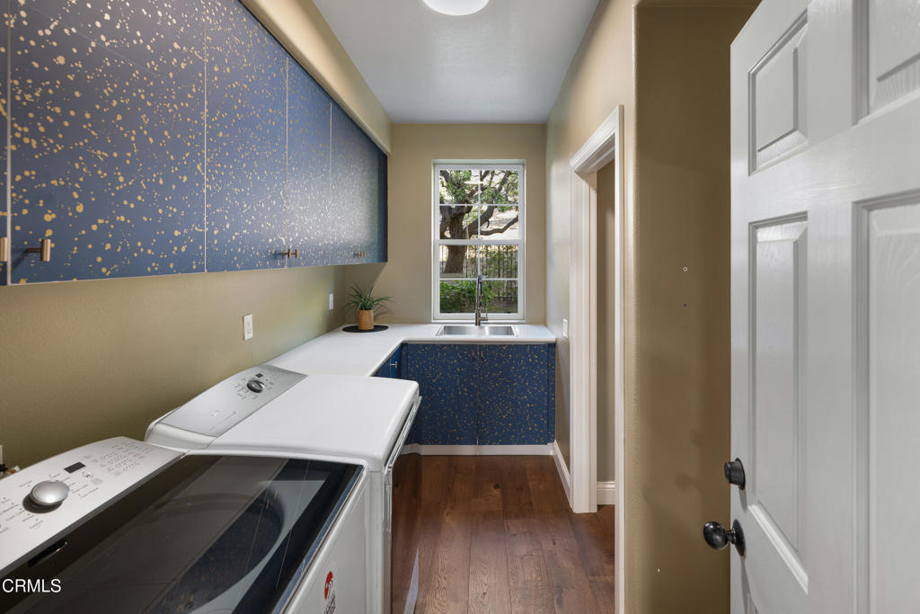 813 W Gabrielino Court Property Photo 25