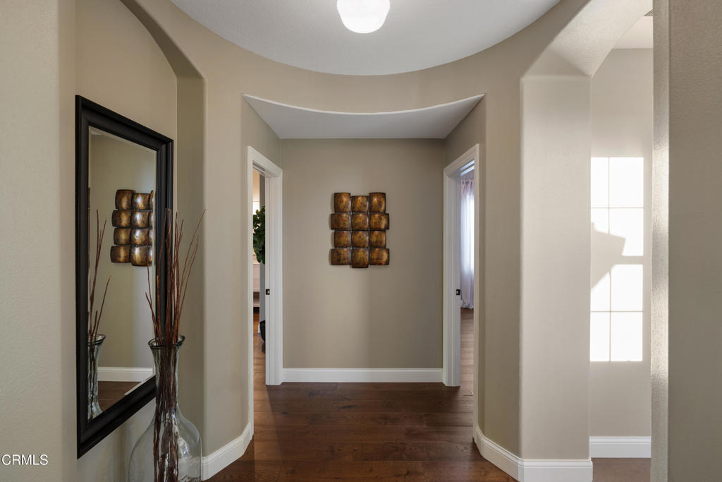 813 W Gabrielino Court Property Photo 42