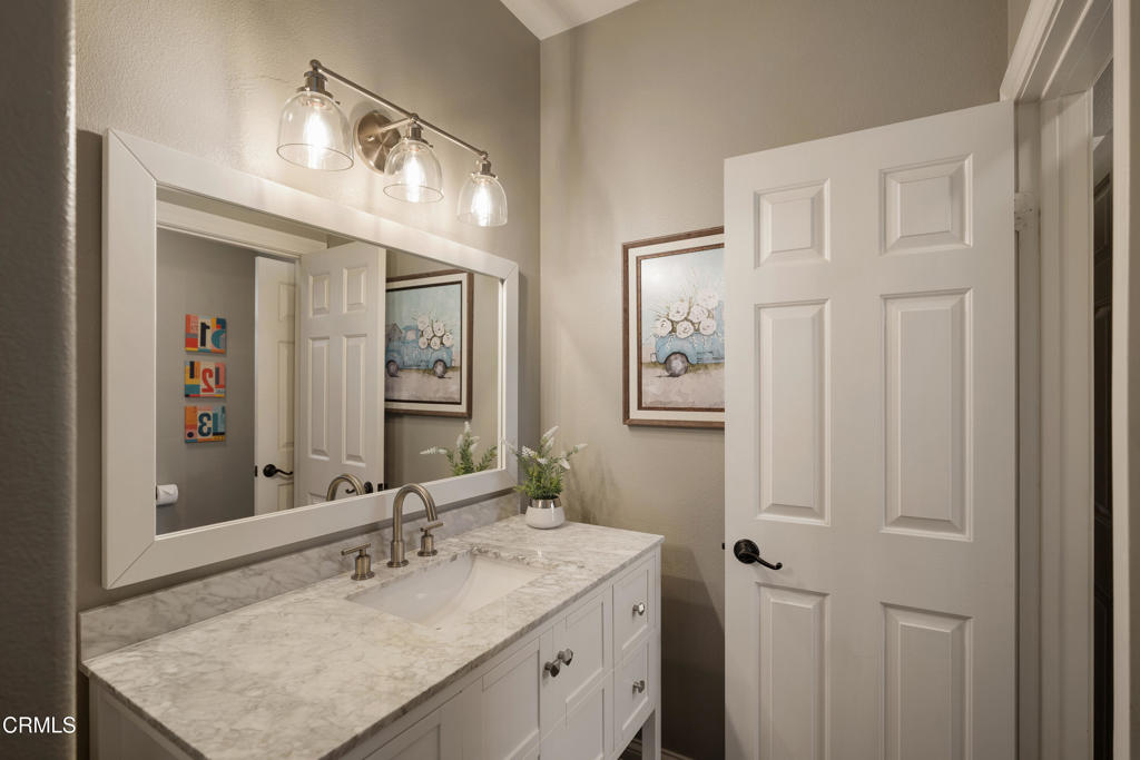 813 W Gabrielino Court Property Photo 45
