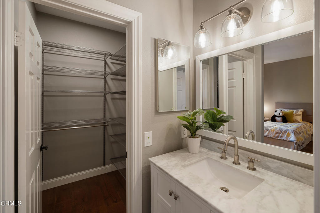 813 W Gabrielino Court Property Photo 48