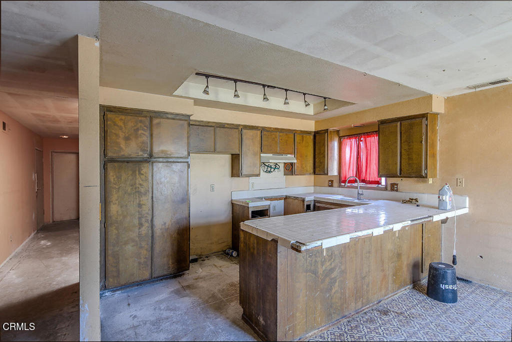11100 Carmenita Road Property Photo 5