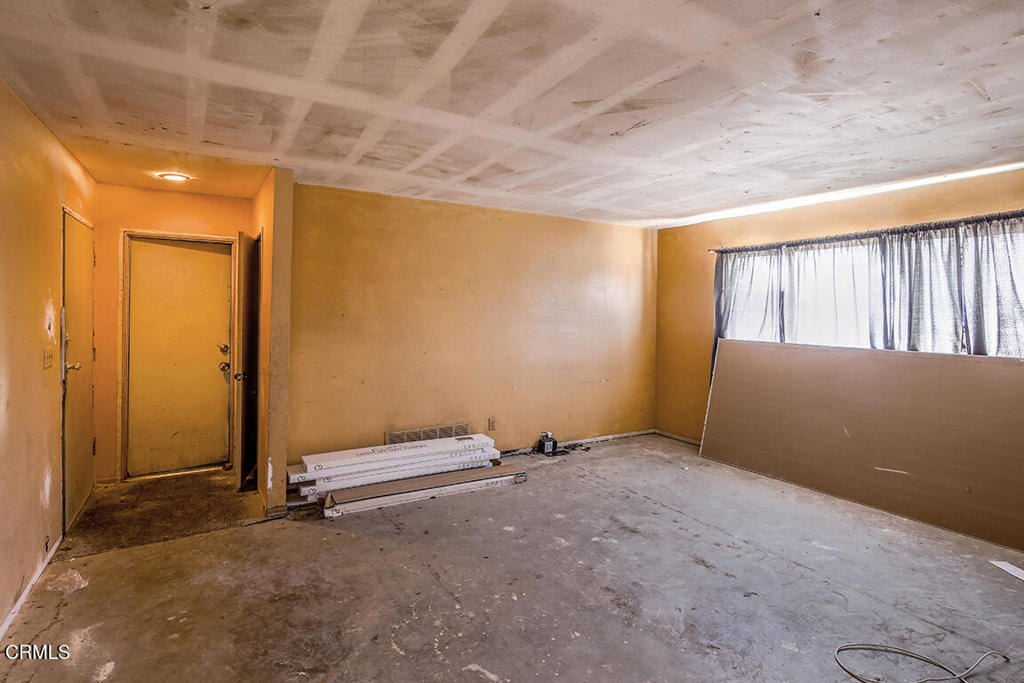 11100 Carmenita Road Property Photo 7