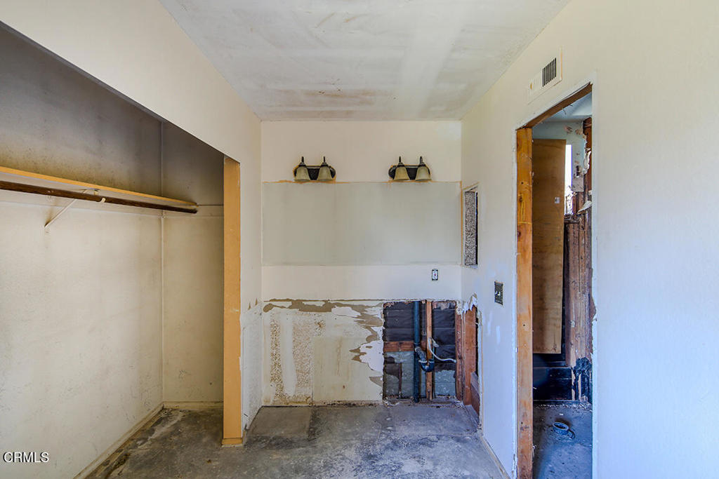 11100 Carmenita Road Property Photo 9