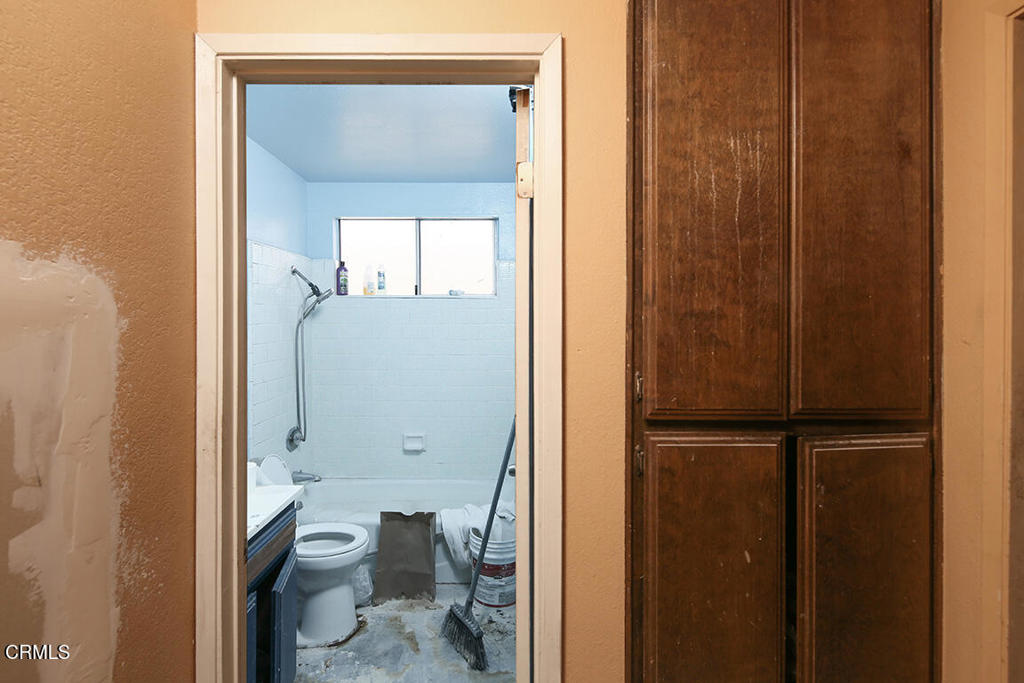 11100 Carmenita Road Property Photo 10