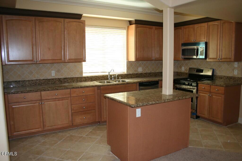 2512 Montrose Avenue 9 Property Photo 2