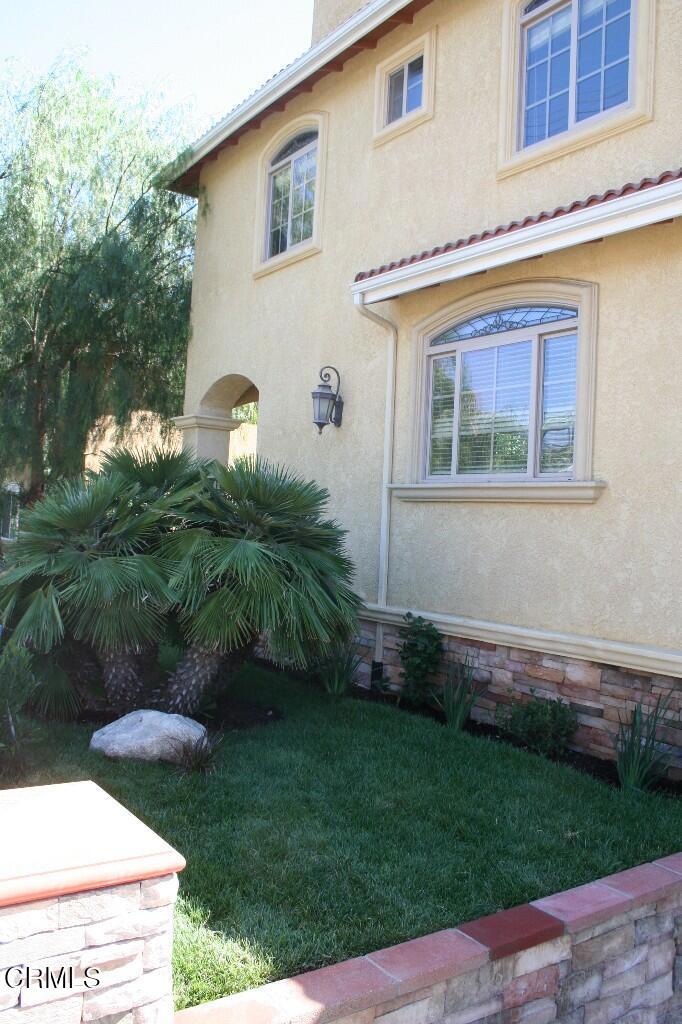 2512 Montrose Avenue 9 Property Photo 4
