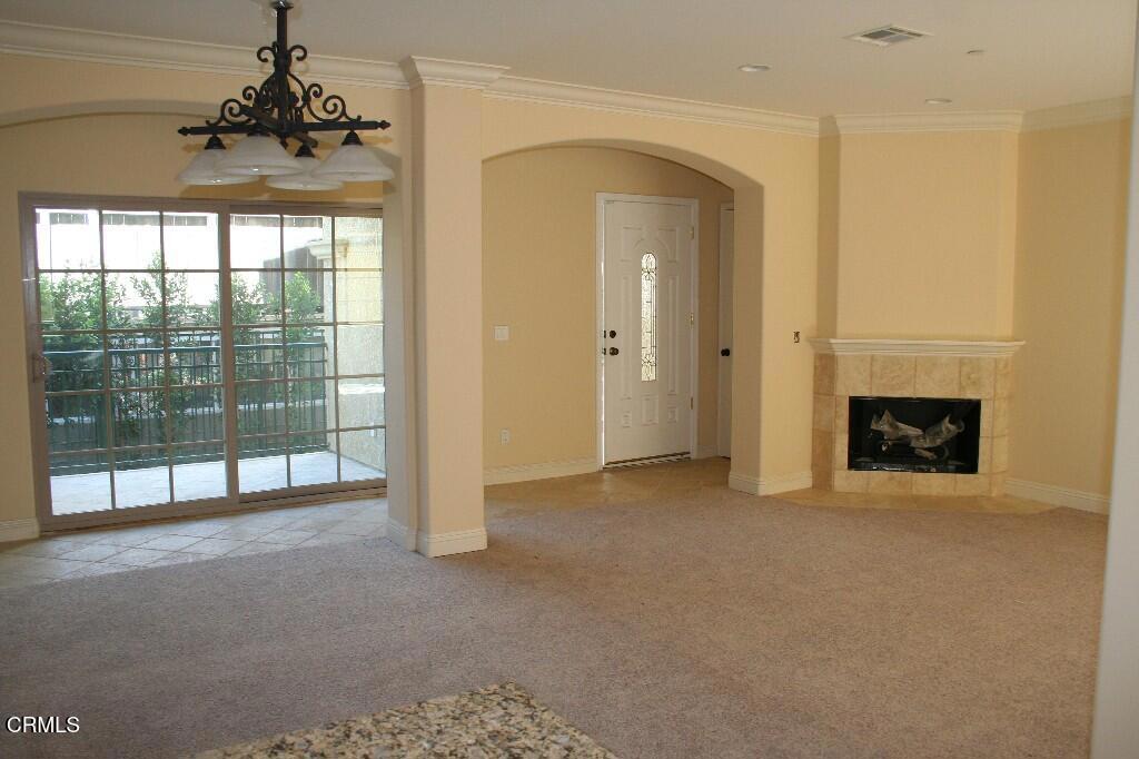 2512 Montrose Avenue 9 Property Photo 5