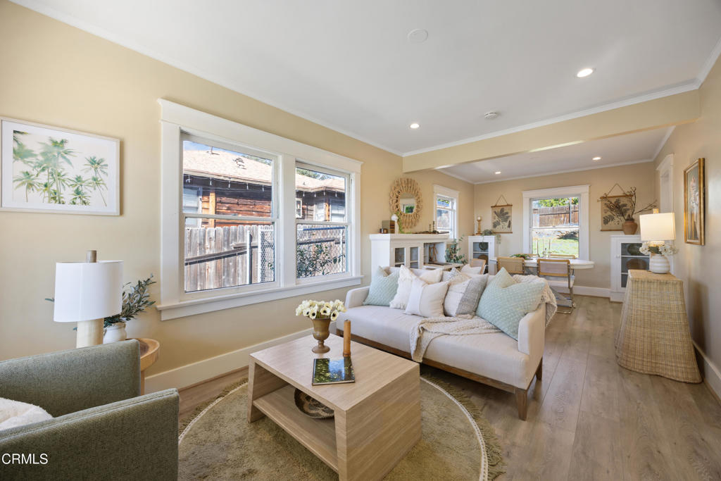 10814 Plainview Avenue Property Photo 8