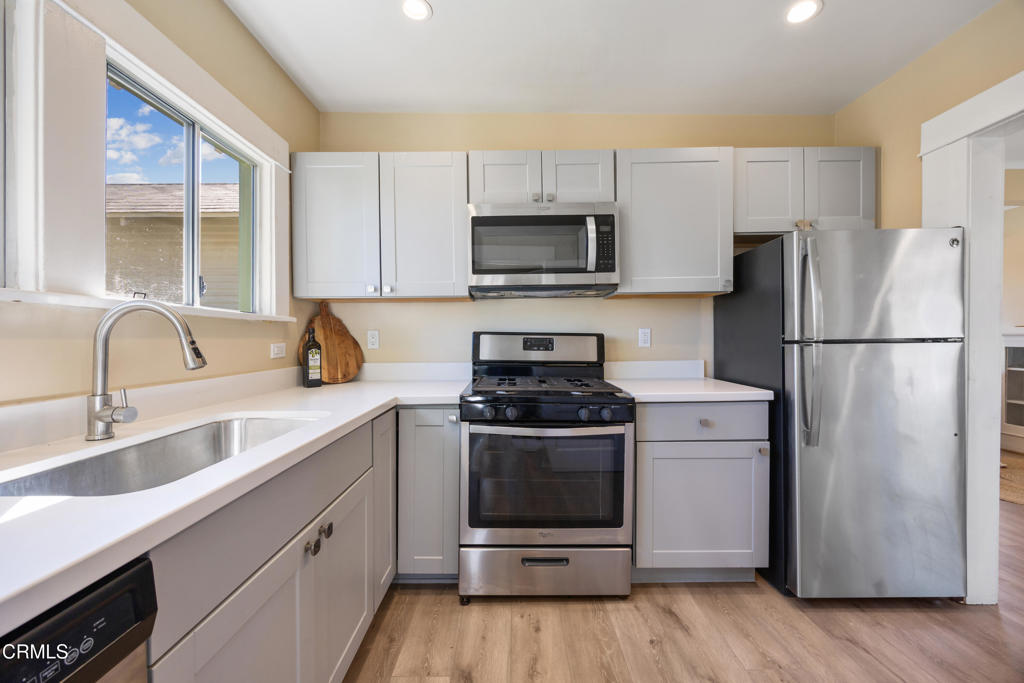 10814 Plainview Avenue Property Photo 15
