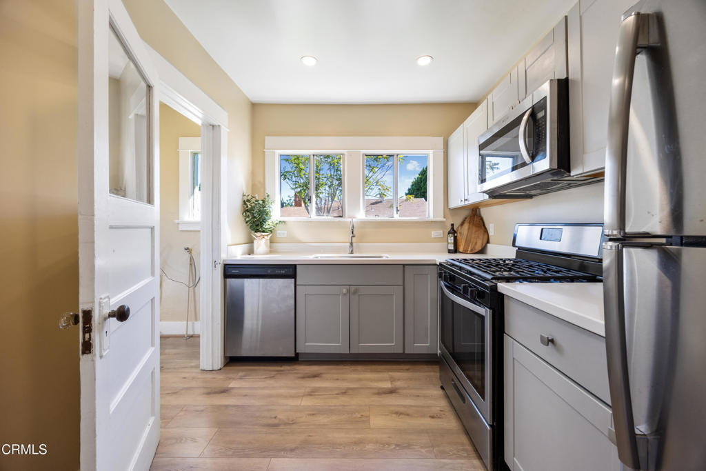 10814 Plainview Avenue Property Photo 16
