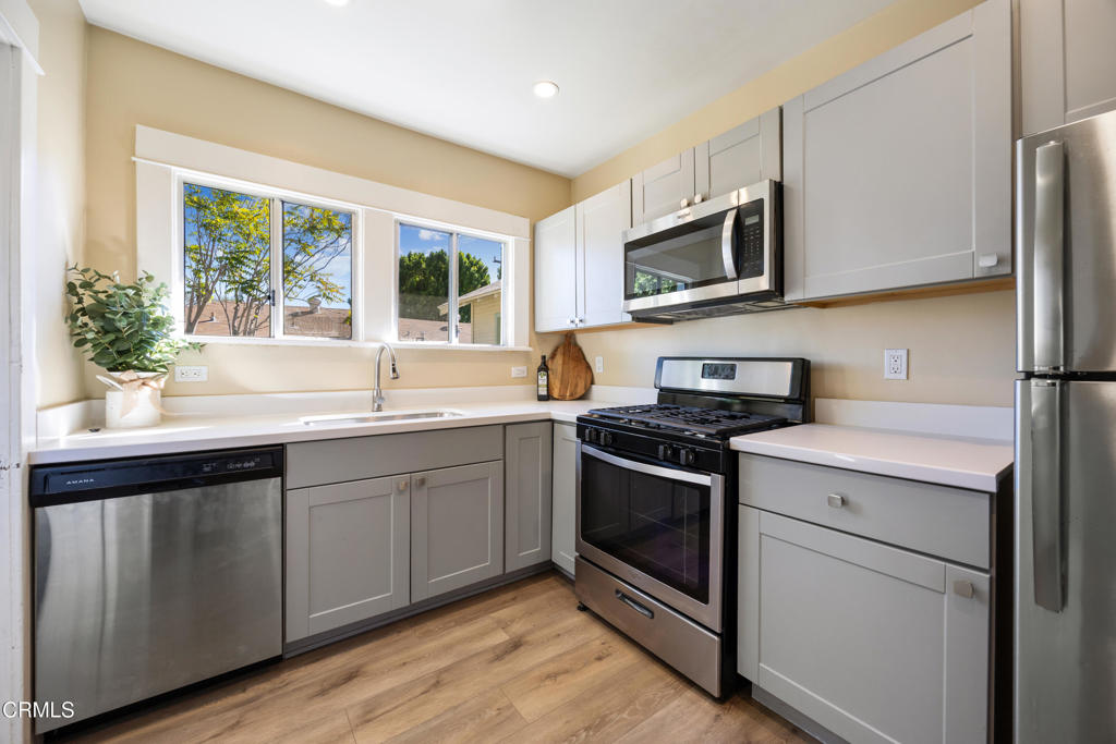 10814 Plainview Avenue Property Photo 17