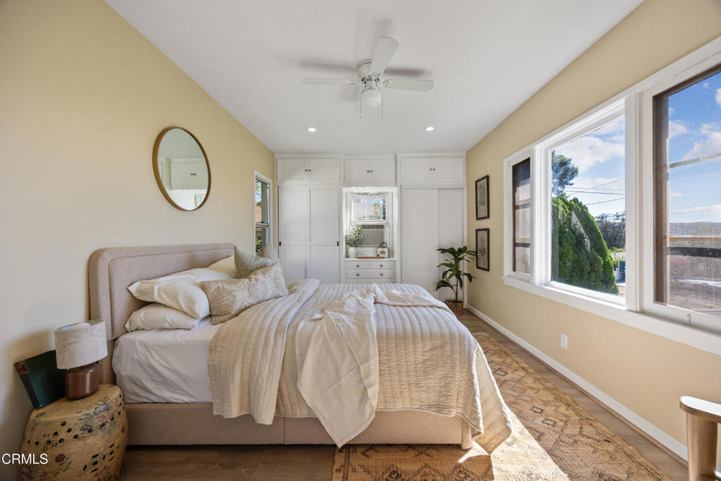 10814 Plainview Avenue Property Photo 18