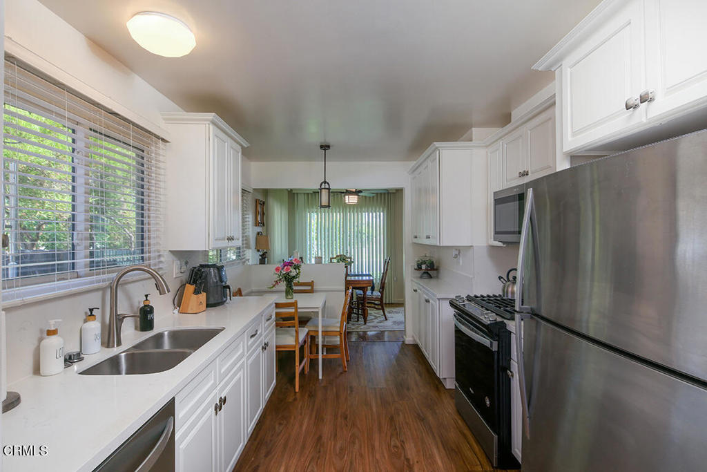 2326 W Clydewood Avenue Property Photo 9