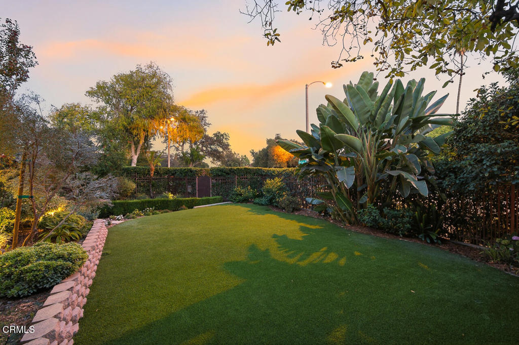 2285 E Orange Grove Boulevard Property Photo 8