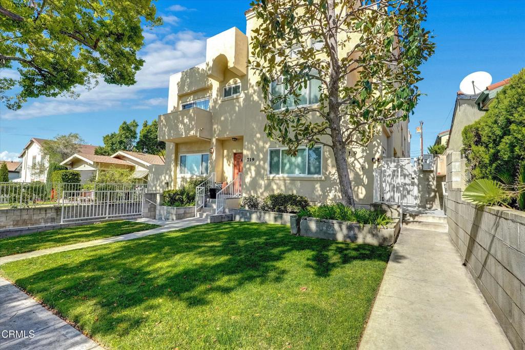 719 E Tujunga D Property Photo 1