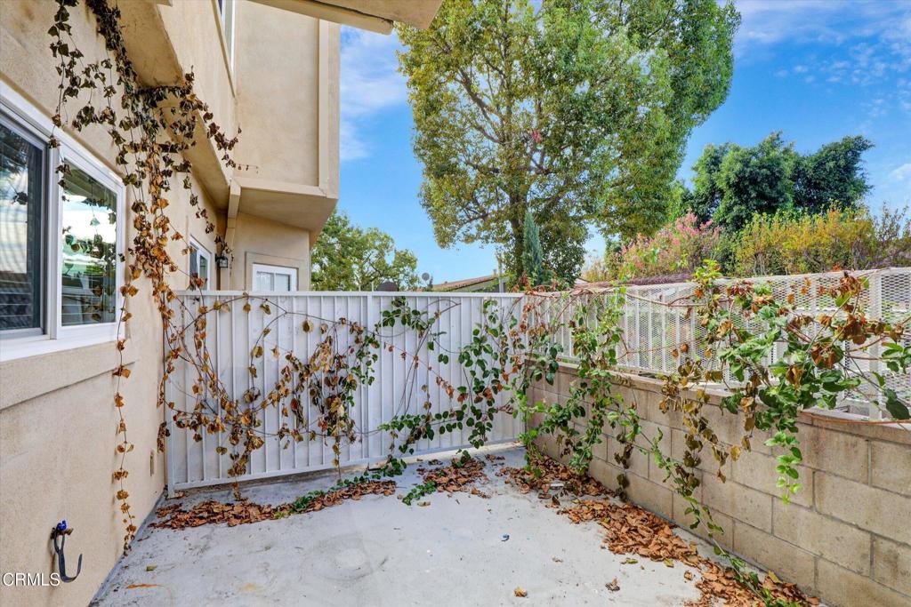 719 E Tujunga D Property Photo 18