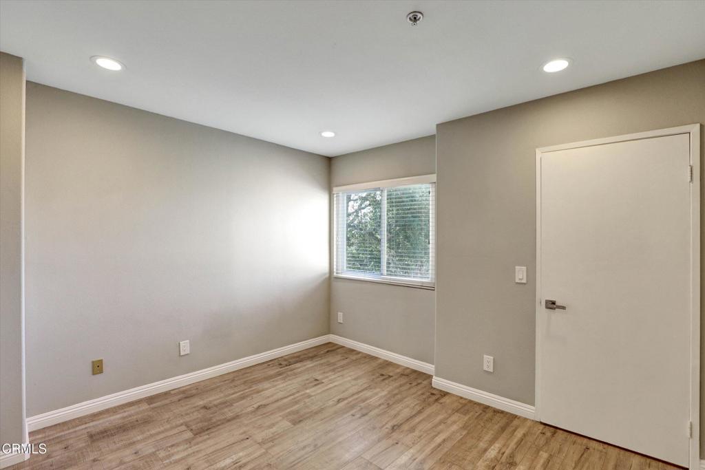 719 E Tujunga D Property Photo 24