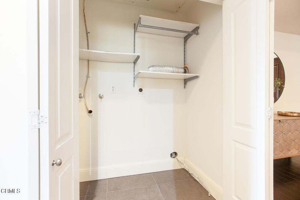 130 S Mentor Avenue 205 Property Photo 8