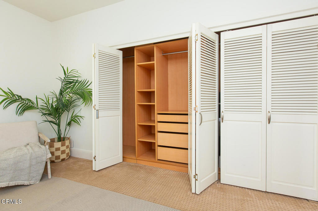 130 S Mentor Avenue 205 Property Photo 12