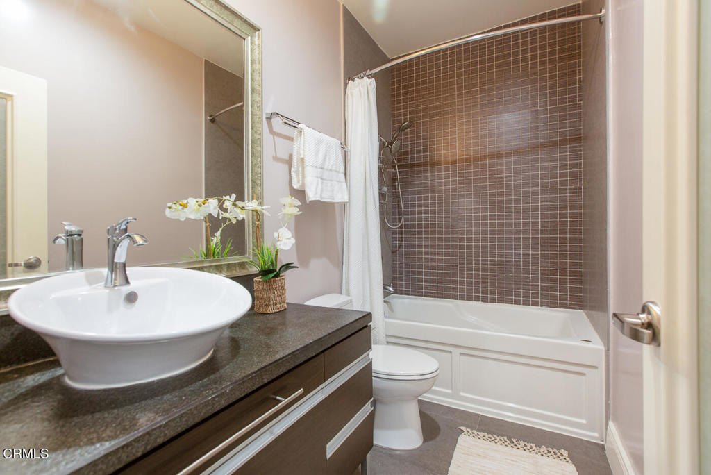 130 S Mentor Avenue 205 Property Photo 13