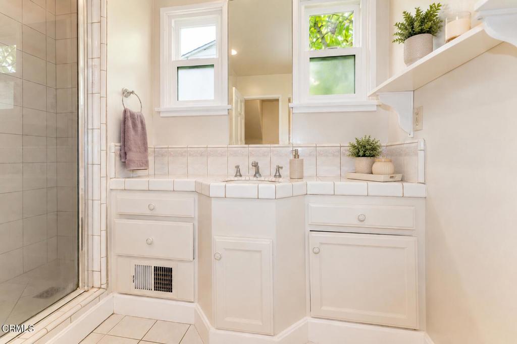 1617 N Verdugo Road Property Photo 8