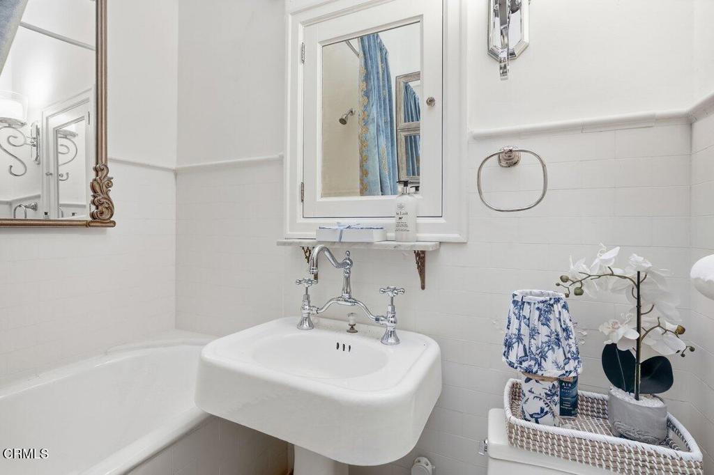 99 S Raymond Avenue 206 Property Photo 17