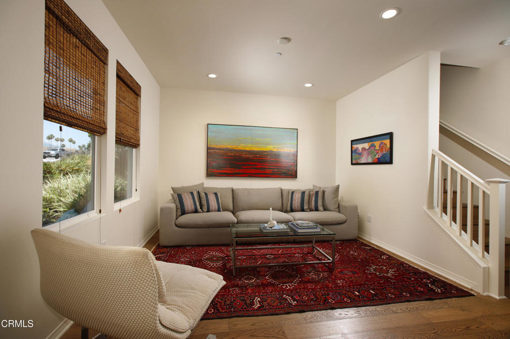 281 N Mar Vista 14 Property Photo 3