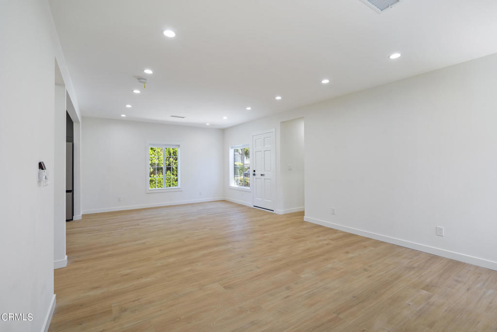 83 S Greenwood Avenue Property Photo 8