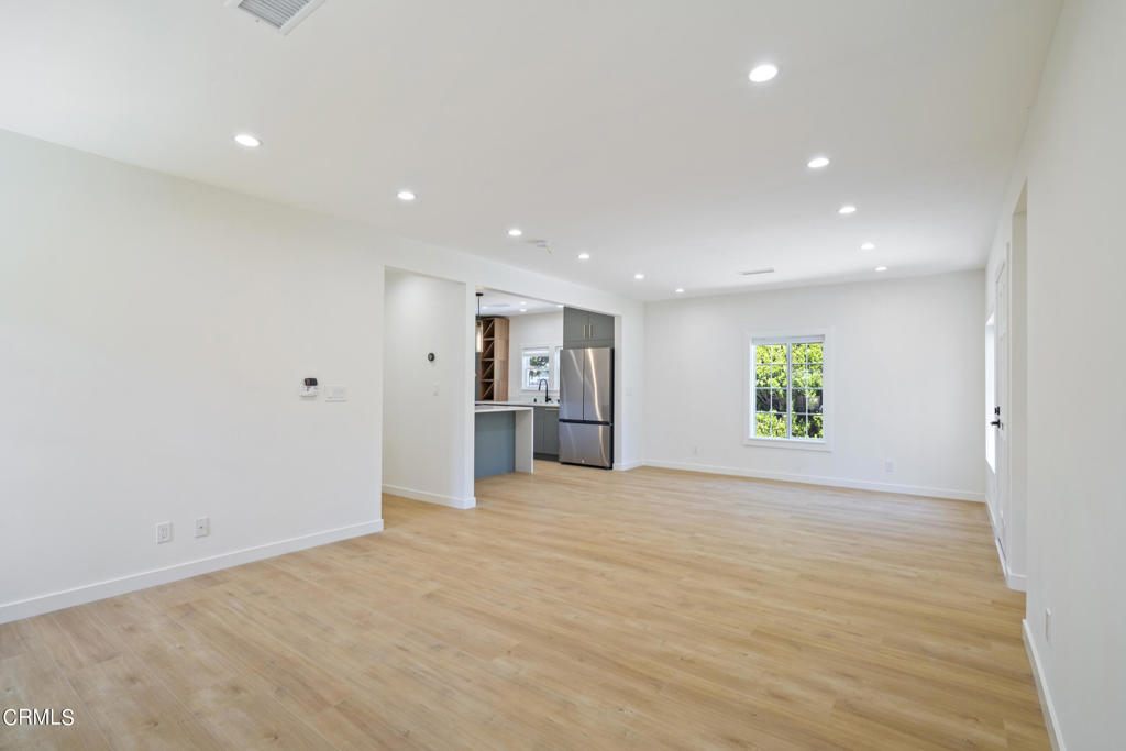 83 S Greenwood Avenue Property Photo 9