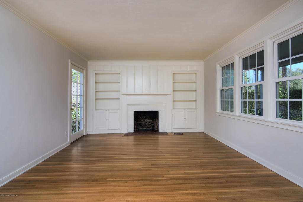 1087 S Los Robles Avenue Property Photo 5