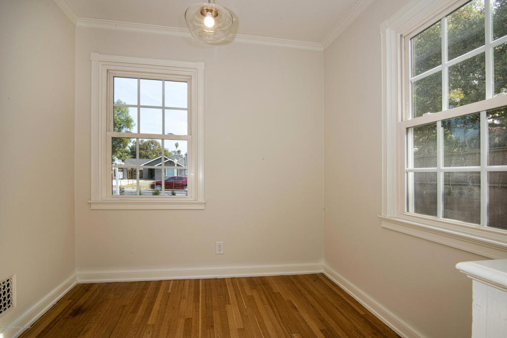 1087 S Los Robles Avenue Property Photo 12