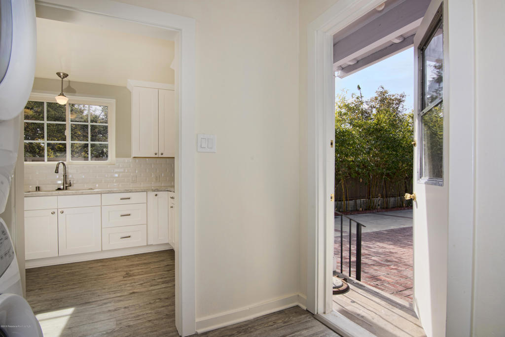 1087 S Los Robles Avenue Property Photo 16