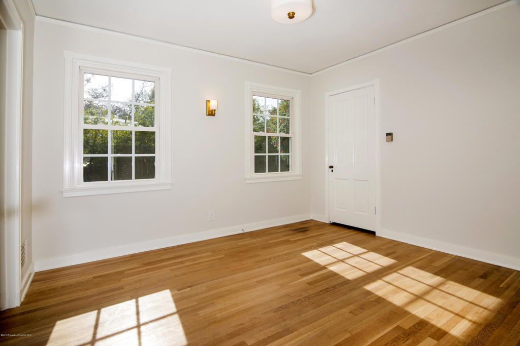 1087 S Los Robles Avenue Property Photo 18