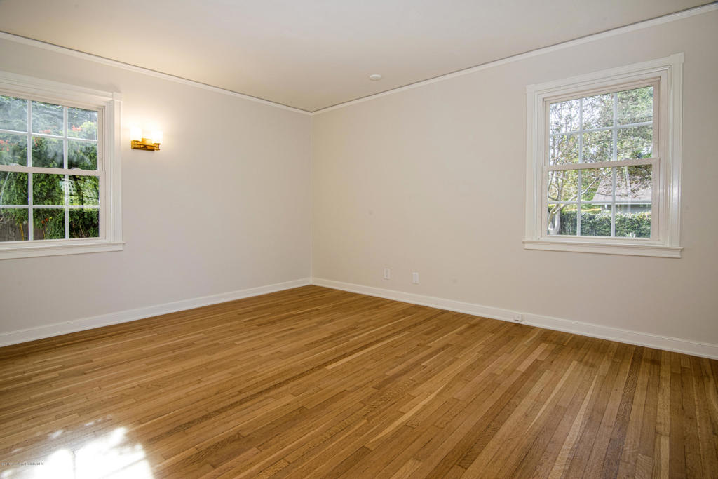 1087 S Los Robles Avenue Property Photo 25